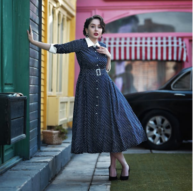 La Plus Belle Robe Pin-Up : Un Voyage dans le Temps et l'Élégance