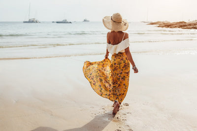 🏖️ 5 Astuces pour un Look Pin-Up Stylé à la Plage (Sans Avoir Trop Chaud !)