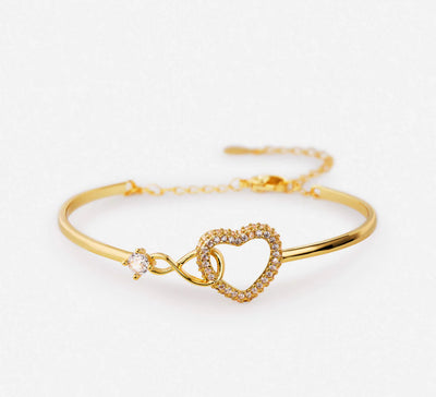 Bracelet en or avec cœur serti de pierres scintillantes, petite pierre ronde et chaîne ajustable, bijou délicat et élégant.